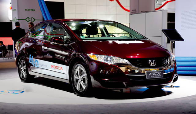 <strong>HONDA FCX Clarity｜ホンダ FCX クラリティ</strong>
