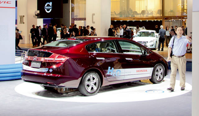 <strong>HONDA FCX Clarity｜ホンダ FCX クラリティ</strong>