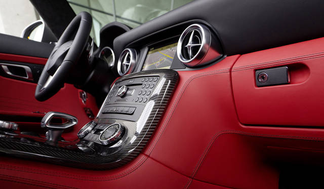 <strong>Mercedes-Benz SLS AMG Roadster｜メルセデス・ベンツ SLS AMG ロードスター</strong>