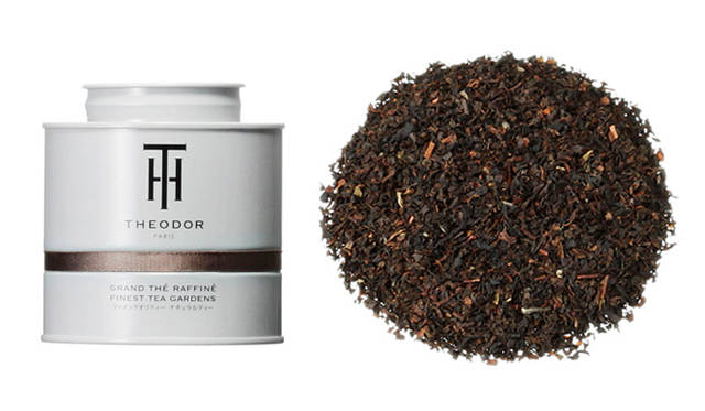 <strong>THE Ô DOR｜テオドー　ストロングブレックファスト　100g（缶入り）　3045円</strong><br />朝食の定番といえばこのブレンド！　「ストロングブレックファスト」とはイギリス発祥の世界中で親しまれているブレンドのひとつだが、テオドーのものは本国・イギリスのものと比べても格別のおいしさ。ダージリン、セイロン、アッサムと、いわゆるお茶の4大産地のうちの3つをブレンドしたお茶は、それぞれのフレーバーの淡い表情まで感じとることができる。秘密はこだわり抜かれた茶葉のクオリティの高さ。濃い目に淹れて、目覚めのコーヒー代わりに愉しんで。<br /><br />原材料｜紅茶 アッサム＆ダージリン＆セイロン