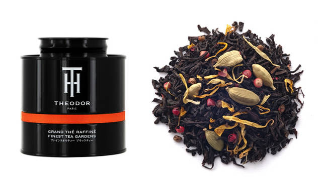 <strong>THE Ô DOR｜テオドー　「ボリウード チャイプル」　100g（缶入り）　3360円</strong><br />茶葉に香料を振りかけるのではなく、スパイスとともに缶のなかに閉じ込めることで豊かな香りを茶葉が抱き込むため、それぞれのスパイスの香りが独立するのではなく、すべてが柔らかく一体化したチャイ専用のフレーバードティ。その口当たりは驚くほどまろやか！　鍋に牛乳（200cc）、砂糖（小さじ2）、茶葉（大さじ1/2）を入れ、混ぜながら火にかけ、沸騰寸前まで加熱したら火を止めて蓋をし、3分ほど蒸らす。温めたカップに茶漉しで漉しながら注げばできあがり。粗熱を取ってから冷蔵庫で冷やし、アイスチャイにして愉しむのもお薦め！ <br /><br />原材料｜紅茶、生姜、クローブ、レッドペッパーコーン、カルダモン、マリーゴールドの花びら<br />香料｜インディアンスパイス