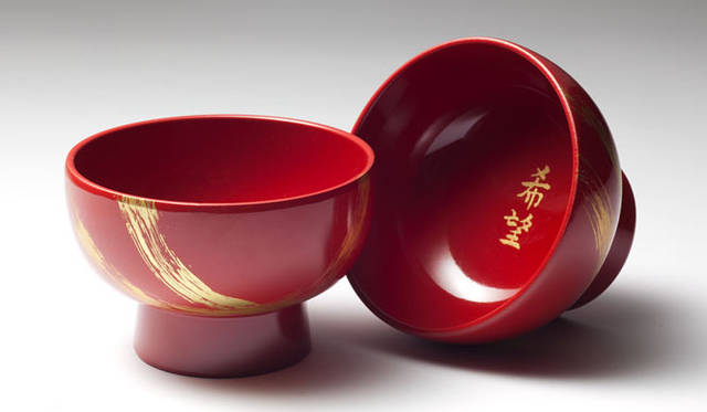 <strong>「燦然と輝け Nippon」プロジェクト第1弾</strong>　 HOPE JAPAN「美酒が繋ぐ“人”“絆”“希望”」　美酒が繋ぐ“絆”のために髙田賢三氏直筆の「希望」の文字をあしらった盃