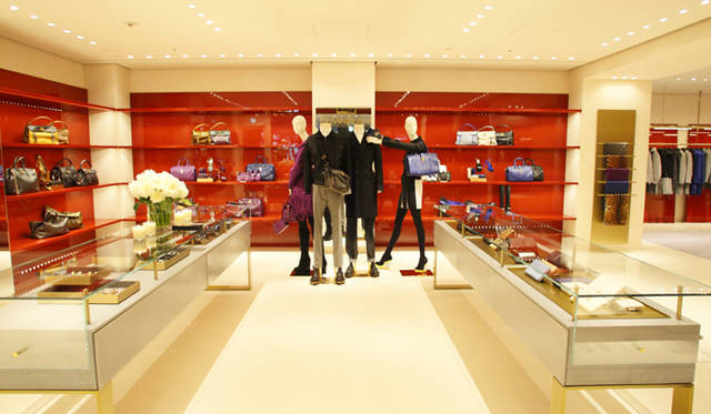 <strong>YVES SAINT LAURENT｜イヴ・サンローラン</strong>　『イヴ・サンローラン 表参道店』リニューアルオープン<br />Courtesy of Yves Saint Laurent