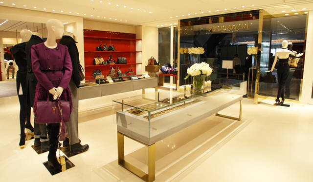 <strong>YVES SAINT LAURENT｜イヴ・サンローラン</strong>　『イヴ・サンローラン 表参道店』リニューアルオープン<br />Courtesy of Yves Saint Laurent