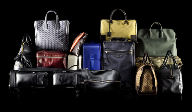 <strong>阪急MEN’S TOKYO</strong>   （上段むかって右から） ダークグリーンのボストンバッグ（H34×W50×D23cm） ※阪急MEN’S TOKYO 限定 35万1750円（Valextra）、ベージュスエードのボストンバッグ（H28.5×W44×D19cm）27万3000円（LOEWE）、ショルダーバッグ（H32×W32cm）5万9850円（BALLY）、グレーのトートバッグ（H38×W38.5×D11.5cm） ※ 阪急MEN’S TOKYO 限定  28万9800円（GOYARD）、カムフラージュ柄のトロリーケース（H55.5×W37×D23cm） ※阪急MEN’S TOKYO 限定  25万950円（TRUSSARDI 1911）、ネイビーのトロリーケース（H60×W37×D19.5cm） 22万1550円（BALENCIAGA）、ブルーのトロリーケース（H52× W35×D19cm）37万6950円（TOD’S）、ホワイトのラゲージ（H55×W39×D16.5cm）85万500円（Valextra）、ボルドーのトラベルバッグ（H28.5×W40×D16cm）25万2000円（PRADA）、ブラックのフリンジ付きバッグ（H37×W50×D20cm）30万7650円（TRUSSARDI 1911）、ペイズリー柄のボストンバッグ（H33×W55×D22cm）13万9650円（ETRO）、ダッフルバッグ（H34×W54× D22cm）23万7300円（GUCCI）、ゴルフバッグ（H90×W35×D25cm） ※ 阪急MEN’S TOKYO 限定 79万8000円（TOM FORD）　<br />Photo by Yoshihito Sasaguchi　/　GQ JAPAN11月号より抜粋