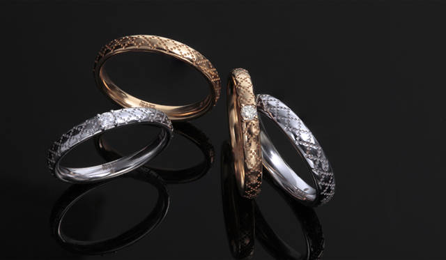 <strong>GUCCI｜グッチ</strong>　左から／「ディアマンティッシマ」リング[WG×ダイヤモンド] 11万5500円、リング[PG] 6万8250円、リング[PG×ダイヤモンド] 11万5500円、リング[WG] 6万8250円（すべてグッチ／グッチ ジャパン）