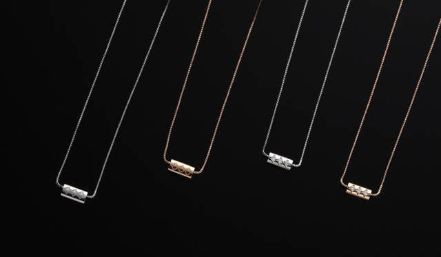 <strong>GUCCI｜グッチ</strong>　左から／「ディアマンティッシマ」ネックレス[WG] 10万3950円、ネックレス[PG] 10万3950円、ネックレス[WG×ダイヤモンド] 14万9100円、ネックレス[PG×ダイヤモンド] 14万9100円（すべてグッチ／グッチ ジャパン）