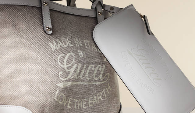 <strong>GUCCI｜グッチ</strong>　ナチュラルなリネン素材に、白で描かれたロゴが映える。「グッチ クラフト」トートバッグ　ミディアム[W46×H28×D16cm] 8万9250円（グッチ／グッチ ジャパン）