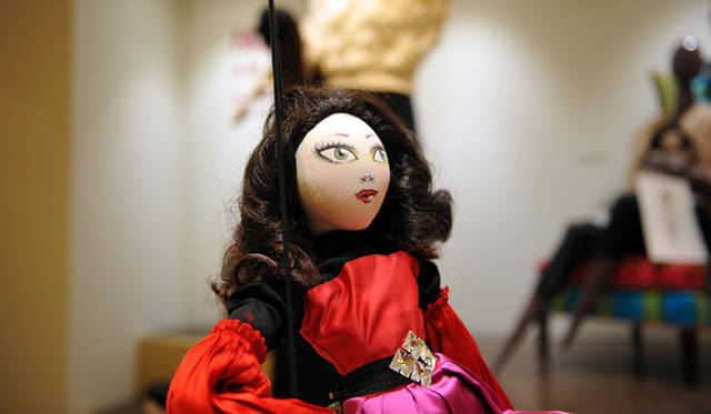 <strong>BARNEYS NEW YORK｜バーニーズ　ニューヨーク</strong>　「ANDREW YANG for BARNEYS NEW YORK」　すべての「東京デザイナーズドールコレクション for BARNEYS NEW YORK」と「HELLO FUKUOKA！ セレブリティドール」は10万5000円で展示販売中。写真はブランド ケイタマルヤマをイメージした“ドール・ケイコ”