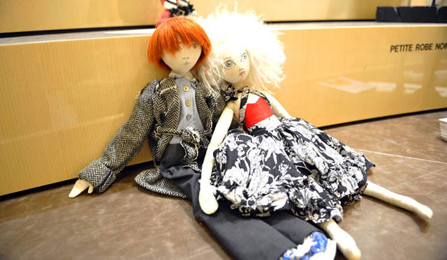 <strong>BARNEYS NEW YORK｜バーニーズ　ニューヨーク</strong>　「ANDREW YANG for BARNEYS NEW YORK」　右がファーストドールの“スネジャナ”ドール。左はその彼の“オットー”