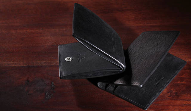 <strong>JOHN LOBB│ジョンロブ</strong>　革小物シリーズ「TWIN STITCH」　左／コインパース、右／ビジネスカードホルダー