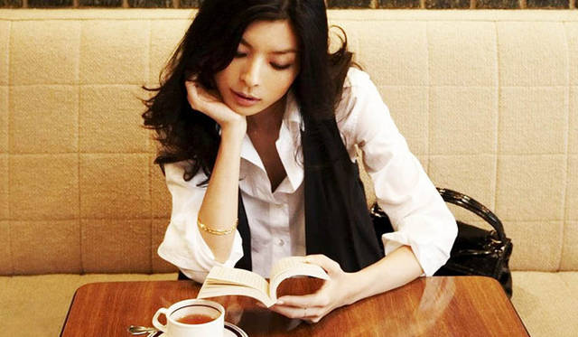 <strong>生方ななえ｜柿の魔法</strong>