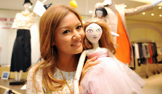 <strong>BARNEYS NEW YORK｜バーニーズ　ニューヨーク</strong>　バーニーズ　ニューヨーク福岡店レセプションパーティー　「thinkpink」デザイナー 福王寺彩野さん