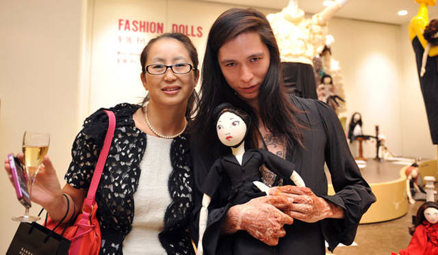 <strong>BARNEYS NEW YORK｜バーニーズ　ニューヨーク</strong>　バーニーズ　ニューヨーク福岡店レセプションパーティー　『VOGUE girl』クリエイティブディレクター 軍地彩弓さんと、ドールアーティスト アンドリュー・ヤン氏