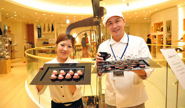 <strong>BARNEYS NEW YORK｜バーニーズ　ニューヨーク</strong>　バーニーズ　ニューヨーク福岡店レセプションパーティー　「キャラメランジェ」のスペシャルスイーツ