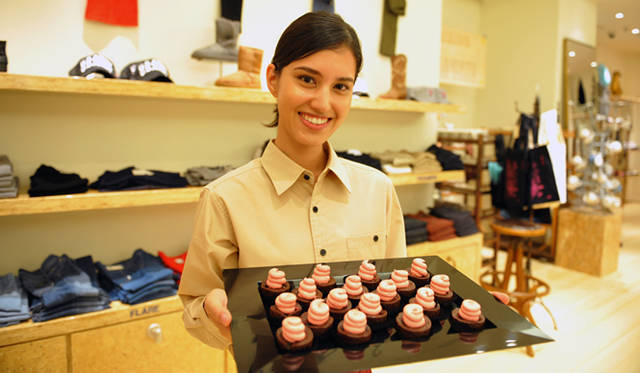 <strong>BARNEYS NEW YORK｜バーニーズ　ニューヨーク</strong>　バーニーズ　ニューヨーク福岡店レセプションパーティー　「キャラメランジェ」のスペシャルスイーツ