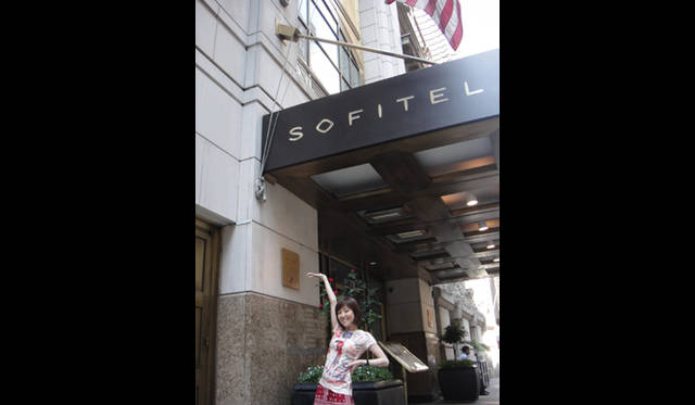 <strong>戸田恵子｜慌ただしくも充実した、夏を振り返る　その2　ニューヨーク観劇三昧！</strong><br />7月12日（火）<br />ホテル『SOFITEL』でランチ。ちょっと前にIMFのトップ ドミニク・ストラスカーン氏がお泊りして問題になった例のあのホテルです（笑）。