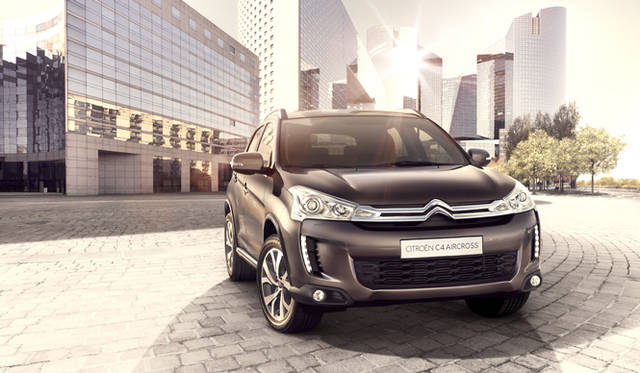 <strong>CITROEN C4 Aircross｜シトロエン C4 エアクロス</strong>