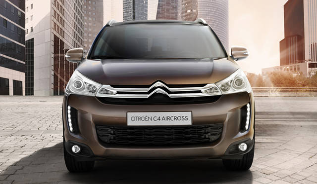 <strong>CITROEN C4 Aircross｜シトロエン C4 エアクロス</strong>