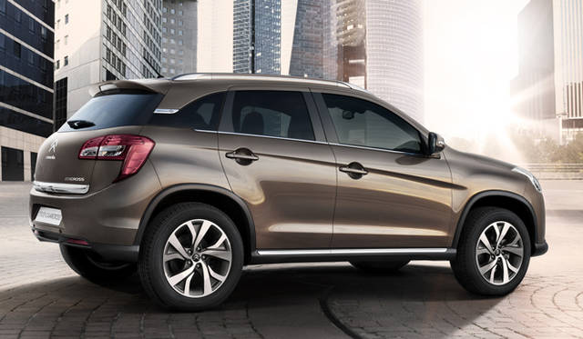 <strong>CITROEN C4 Aircross｜シトロエン C4 エアクロス</strong>