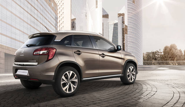 <strong>CITROEN C4 Aircross｜シトロエン C4 エアクロス</strong>