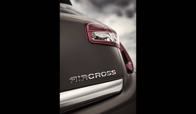 <strong>CITROEN C4 Aircross｜シトロエン C4 エアクロス</strong>