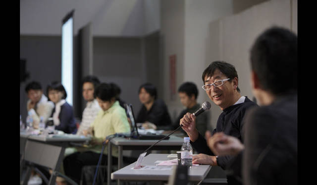 <strong>AAF通信｜U-30 記念シンポジウムI　開催レポート</strong><br />シンポジウム後半は、建築史家の倉方俊輔氏を進行役に迎え、伊東豊雄氏と、U-30 出展建築家との対話を実施。これからの建築のあり方について語る、貴重な講演となりました。<br />Photo by Satoshi Shigeta ©Nacasa&Partners.Inc.