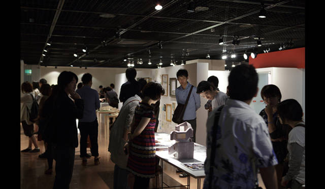 <strong>AAF通信｜U-30 記念シンポジウムI　開催レポート</strong><br />記念シンポジウム2日目もたくさんのお客さんが足を運んでくれました。<br />Photo by Satoshi Shigeta ©Nacasa&Partners.Inc.