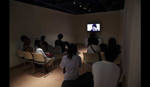 <strong>AAF通信｜U-30 記念シンポジウムI　開催レポート</strong><br />会場内では、開催までの記録映像作品も見ることができます。<br />Photo by Satoshi Shigeta ©Nacasa&Partners.Inc.