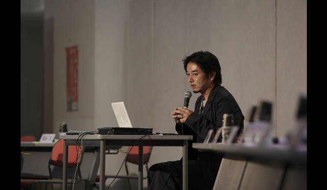 <strong>AAF通信｜U-30 記念シンポジウムI　開催レポート</strong><br />ゲスト建築家によるプレゼンテーション　平田晃久氏。<br />Photo by Satoshi Shigeta ©Nacasa&Partners.Inc.