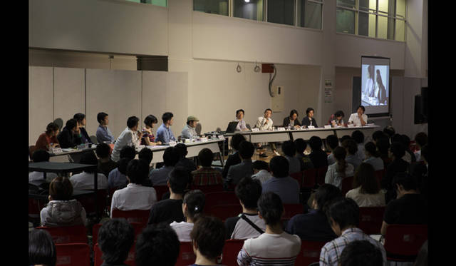 <strong>AAF通信｜U-30 記念シンポジウムI　開催レポート</strong><br />建築史家 五十嵐太郎氏を進行役に迎え、ゲスト建築家とU-30 出展建築家との対話を開催。<br />Photo by Satoshi Shigeta ©Nacasa&Partners.Inc.