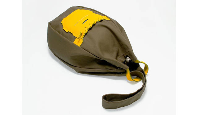 <strong>THE CONRAN SHOP｜ザ・コンランショップ</strong>　イベント「CASE STUDY」　BICYCLE HELMET CASE by HIKARU MATSUMURA THE UNIQUE-BAG（ザ・コンランショップ限定品）