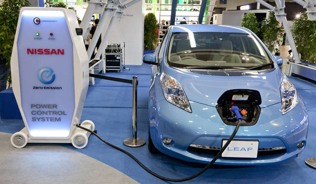 <strong>CEATEC JAPAN 2011</strong>　PCSは、市販時にはもっとコンパクトなサイズとなる予定。