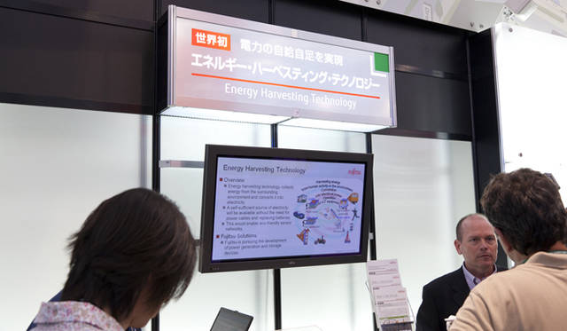 <strong>CEATEC JAPAN 2011</strong>　富士通の開発した、「電力の自給自足」技術は、微弱な電力ながら、将来性はある内容。