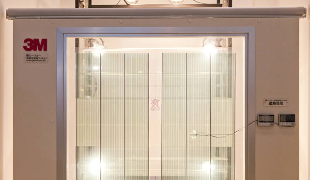 <strong>CEATEC JAPAN 2011</strong>　遮熱効果も高く、展示では外気温より15℃以上室内温度を低くすることが実現できていた。