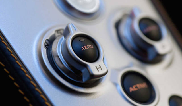 <strong>McLaren MP4-12C｜マクラーレン MP4 12C</strong>