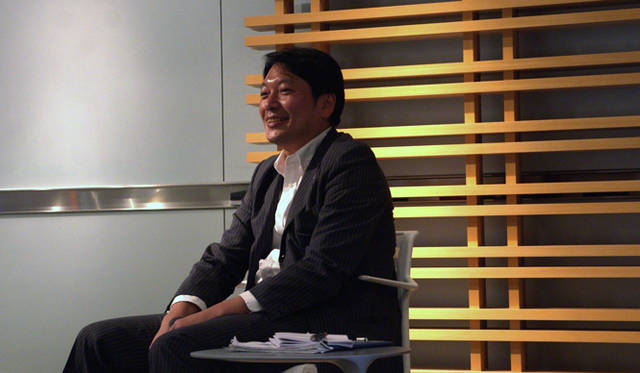 <strong>クリーングリーンフォーラム｜加速する、“スマートビジネス”</strong>　クリーングリーンフォーラムの福井エドワード氏。