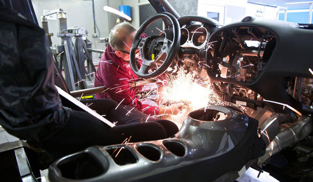 <strong>日産 ジューク-R｜NISSAN JUKE-R</strong>