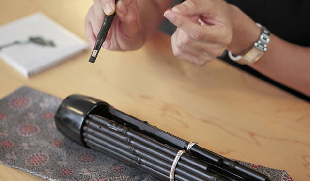 <strong>commmons｜コモンズ</strong>　笙奏者 東野珠実さんの黒檀の笙