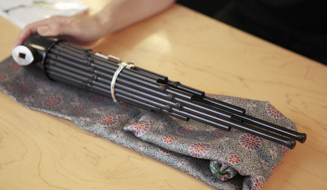 <strong>commmons｜コモンズ</strong>　笙奏者 東野珠実さんの黒檀の笙