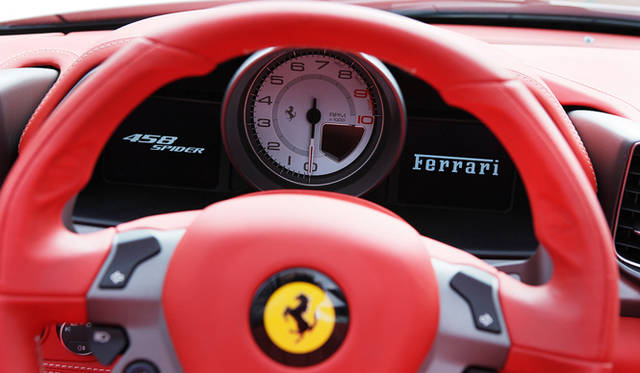 <strong>Ferrari 458 SPIDER│フェラーリ 458 スパイダー</strong>　