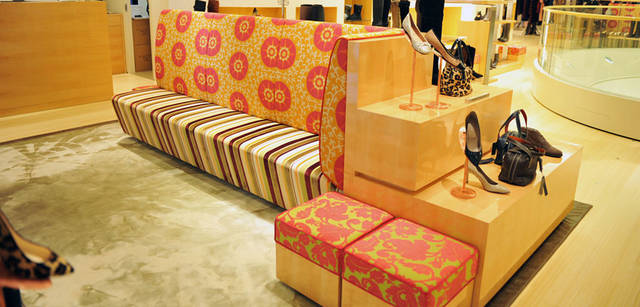 <strong>BARNEYS NEW YORK｜バーニーズ　ニューヨーク</strong>　バーニーズ　ニューヨーク福岡店　2階 婦人靴。人気ブランドが総揃い