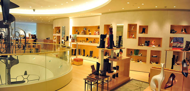 <strong>BARNEYS NEW YORK｜バーニーズ　ニューヨーク</strong>　バーニーズ　ニューヨーク福岡店　婦人靴のコーナー