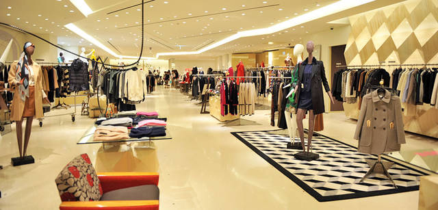 <strong>BARNEYS NEW YORK｜バーニーズ　ニューヨーク</strong>　バーニーズ　ニューヨーク福岡店　3階 婦人服のデザイナーズエリア