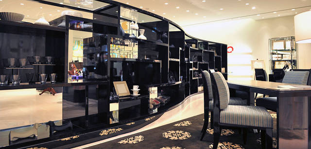 <strong>BARNEYS NEW YORK｜バーニーズ　ニューヨーク</strong>　バーニーズ　ニューヨーク福岡店　3階 ブライダルサービスコーナーには、ブライダルギフト（引出物）も豊富