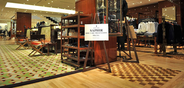 <strong>BARNEYS NEW YORK｜バーニーズ　ニューヨーク</strong>　バーニーズ　ニューヨーク福岡店　地下1階 スーツエリア