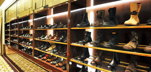 <strong>BARNEYS NEW YORK｜バーニーズ　ニューヨーク</strong>　バーニーズ　ニューヨーク福岡店　地下1階 メンズシューズ