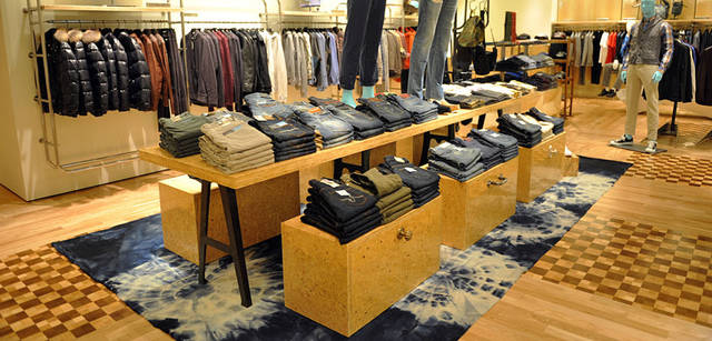 <strong>BARNEYS NEW YORK｜バーニーズ　ニューヨーク</strong>　バーニーズ　ニューヨーク福岡店　地下1階 メンズデザイナーズ、コンテンポラリーカジュアル