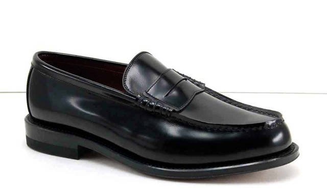 <strong>REGAL Shoe&Co.｜リーガル シュー&カンパニー</strong>　「VAN REGAL」　ローファー 3万9900円（黒、バーガンディ）