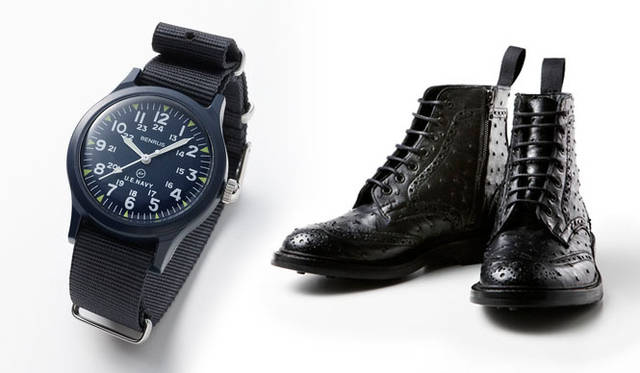 　左／BENRUS MILITARY WATCH 1万5750円、右／Tricker’s WING TIP OSTRICH BOOTS 19万4250円